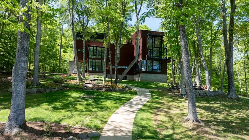 Not Your Average Lake House - 4 BR 15 guests - Image 1