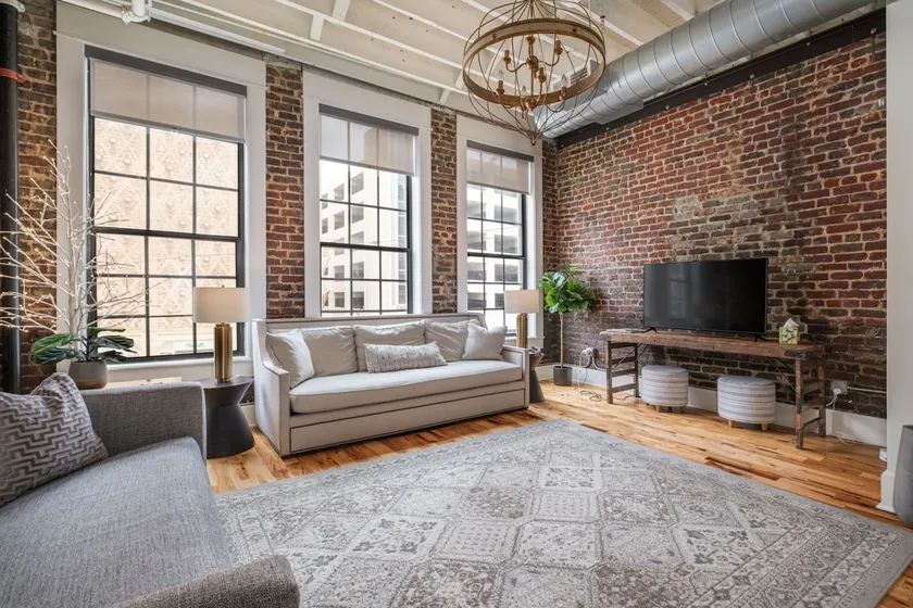 STUNNING 5★ LARGE Loft Downtown w/ Indoor Parking - Image 1