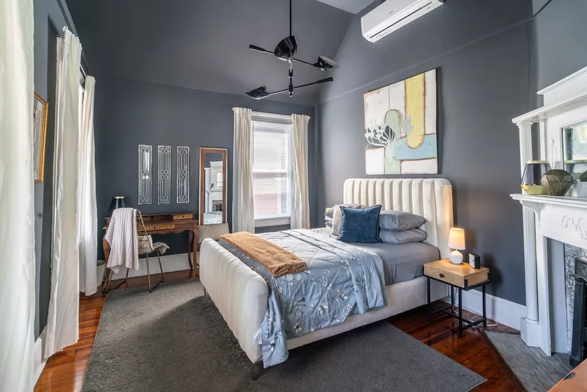 Greek Revival Apartment - Image 1