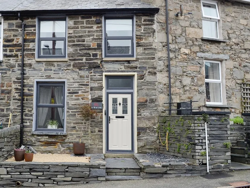 Tŷ Ar Y Tro - Image 1