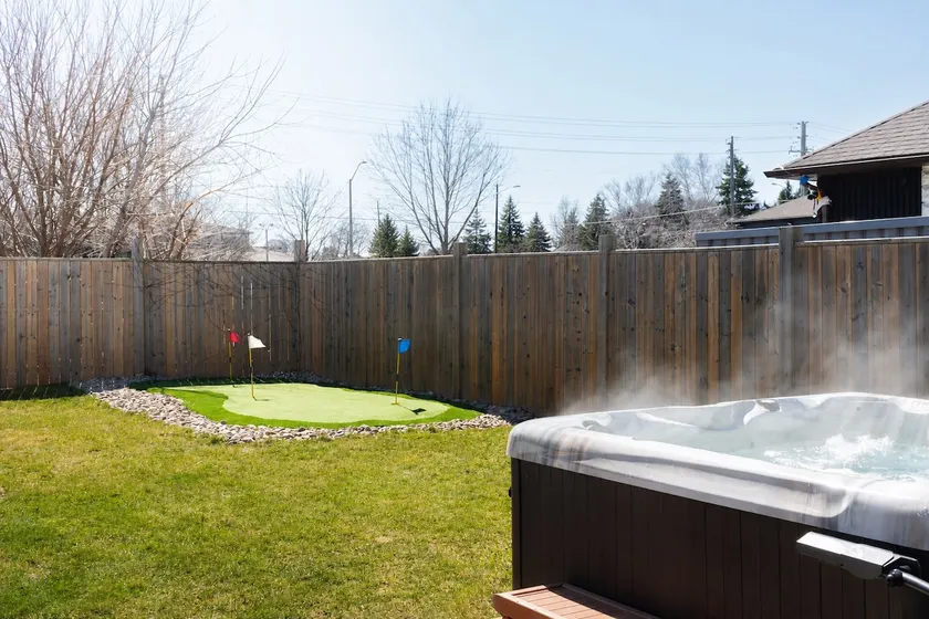 Niagara Escape - Hot Tub/Mini Putt/Ping-Pong/Poker - Image 1
