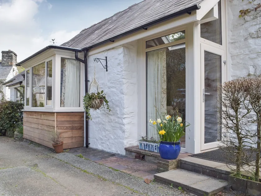 Tucking Cottage - Image 1