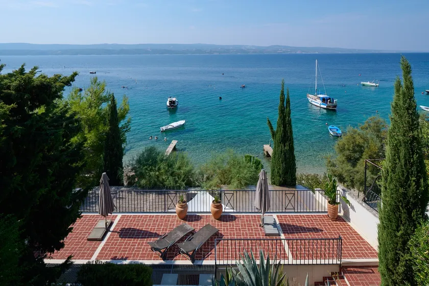 Seafront Villa near Omiš with direct beach access - Image 1