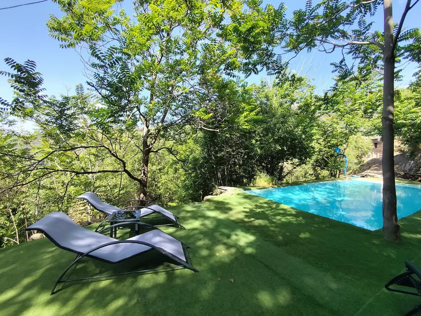 Rural getaway with pool and views - Image 1