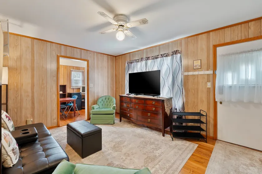 Historic Farmstead King Suite - WiFi, EZ Parking - Image 1