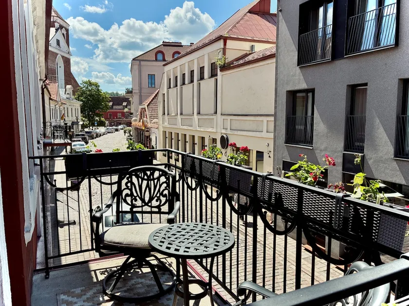BEST LOCATION★Luxury★KING bed★Balcony★TV - Image 1
