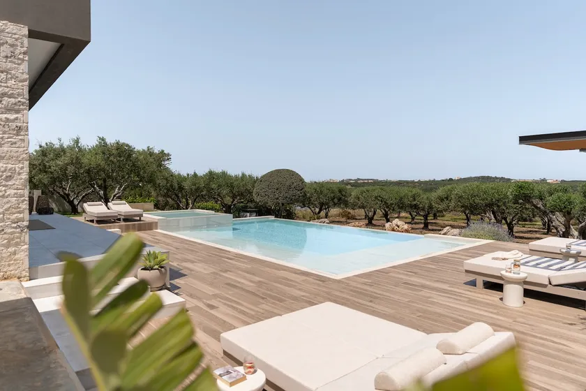 Villa neuve de haute qualité avec piscine chauffée et pour enfants - Image 1