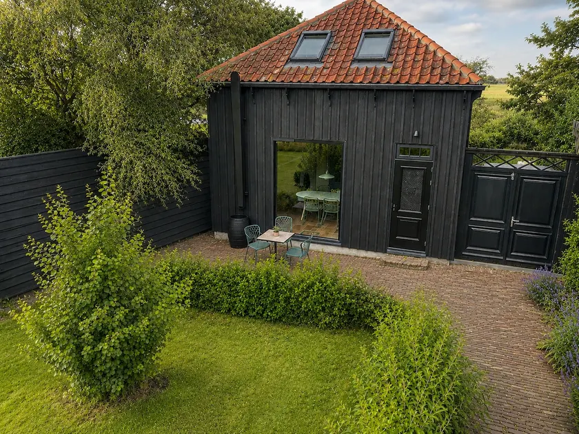 Traditional Dutch Hay Barn near Amsterdam - Image 1