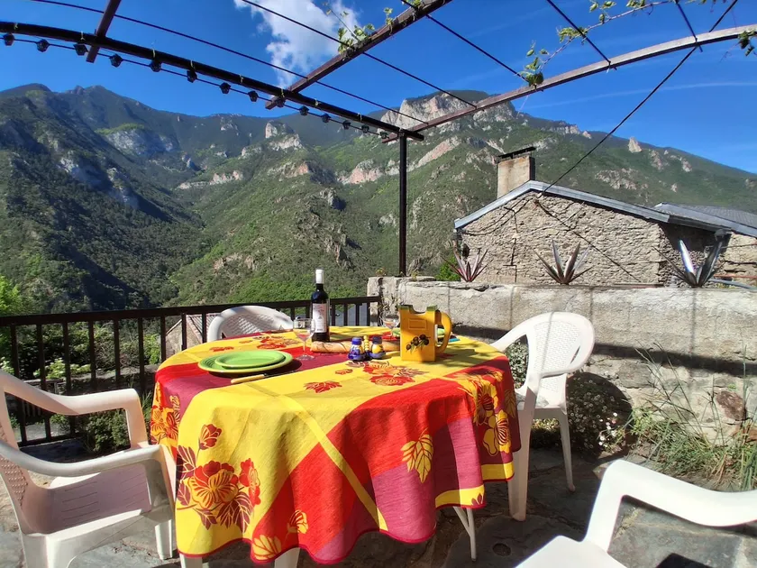 Hikes and a nature getaway in the Pyrenees - Image 1
