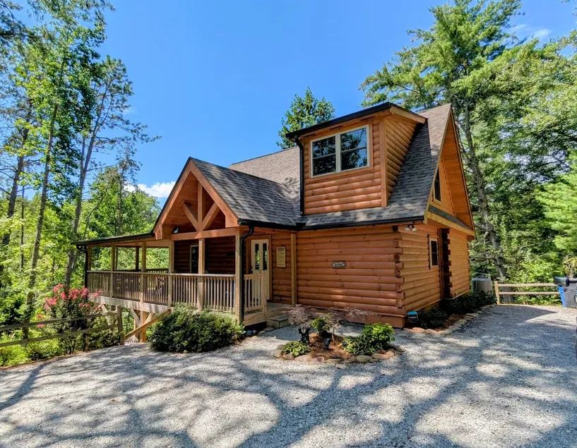 The perfect getaway! A modern log cabin near AVL. - Image 1