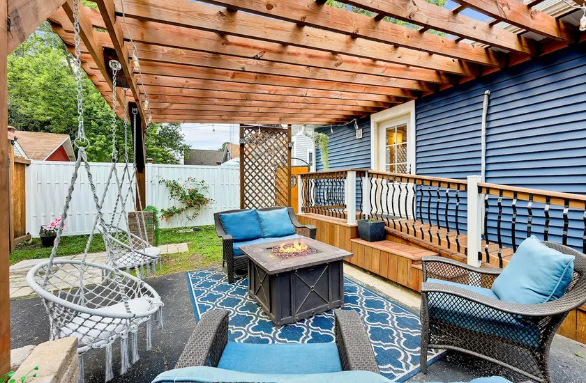 Cottage Suite + Jacuzzi Bathtub & Sauna - Image 1
