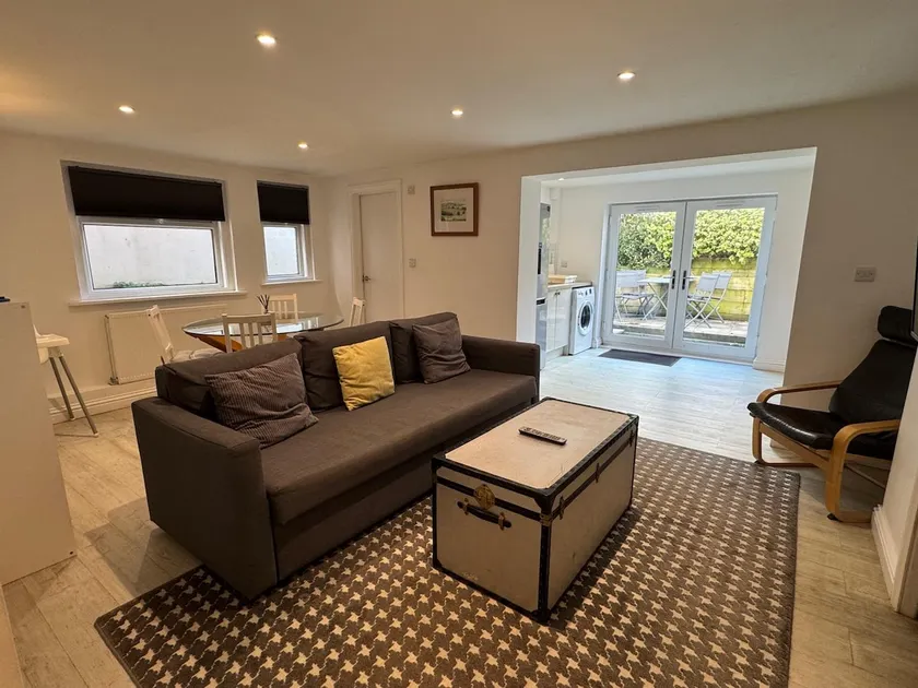 Southsea Garden, Spacious bright 2 bedroom | pets - Image 1