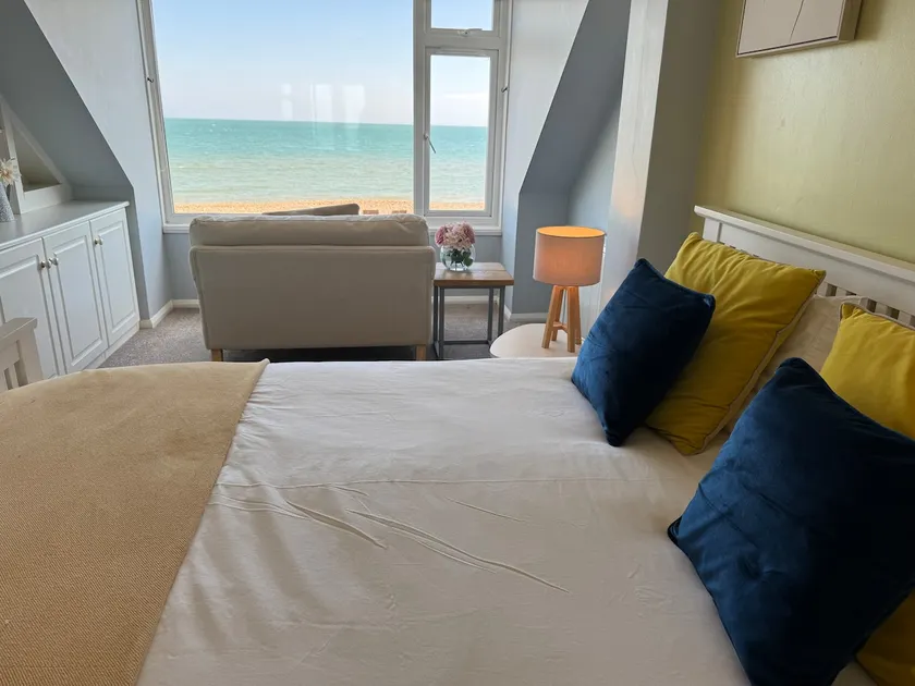 Spacious family Beach house-with incredible views - Image 1