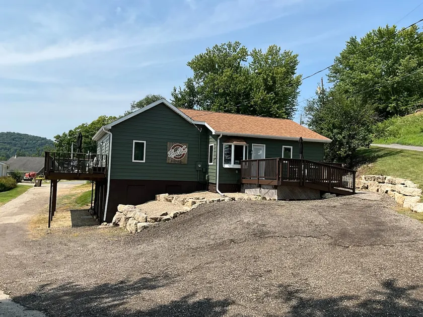 Riverview Getaways (only 13 miles to La Crosse WI or Iowa border) - Image 1