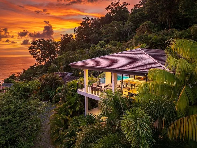 Touch the ocean- Gated community, 5 mins to Beach - Image 1