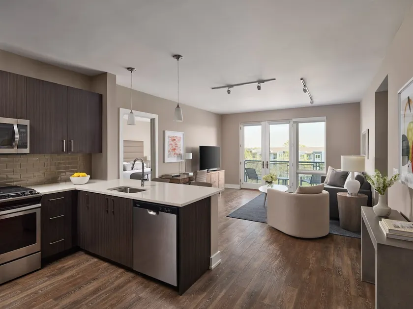Modern 2 Bed | Direct Transit to NYC - Image 1