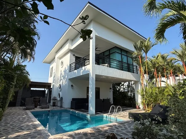 Beachfront living in a villa with a private pool ! - Image 1