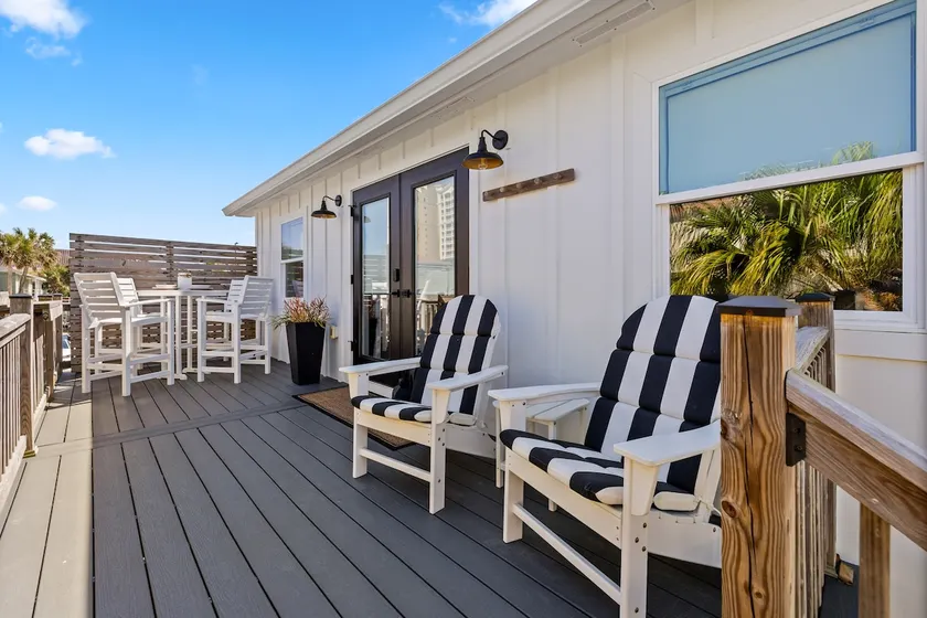 ★JAX'S GUEST HOUSE-1 BR/1 BATH 1/2 block to Beach★ - Image 1