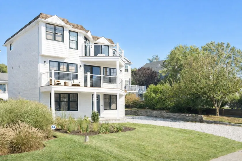 Mar Azul | Steps to Easton’s Beach | Ocean Views - Image 1