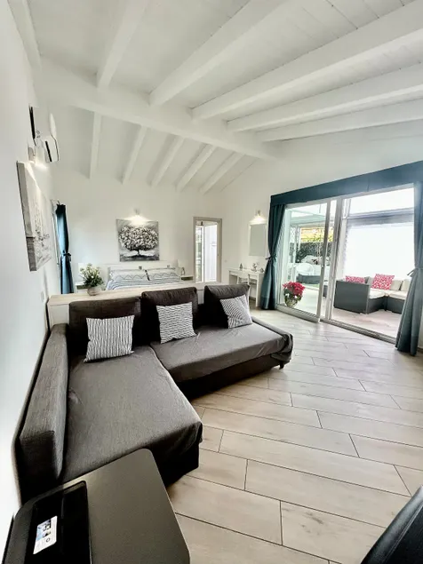 Attico Jasmin - Image 1