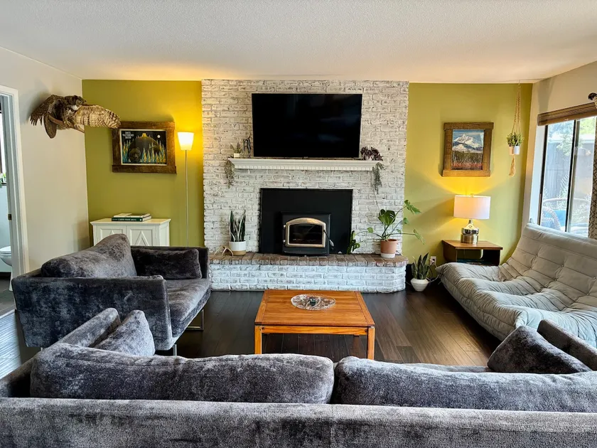 Spacious Stay : 2 Living Rooms + Patio : Sleeps 13 - Image 1