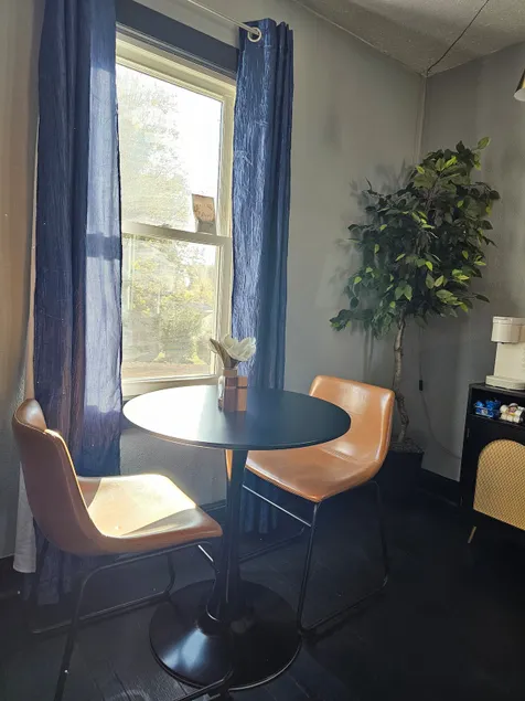 No Guest Fees Apt near downtown, Hard Rock & BMS - Image 1