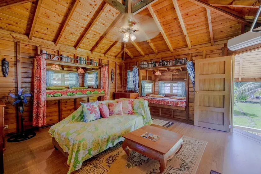Group A/C bungalow - mtn side & Haapiti Surf - Image 1