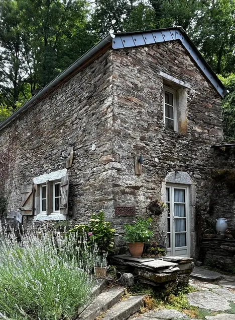 Romantic Cosy Retreat in Ancient Bread Oven - Image 1