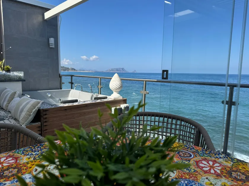 Fantastic house on the sea! - Image 1