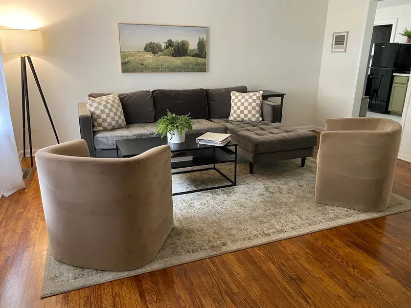 Charming, Cozy, and Centrally Located House - Image 1