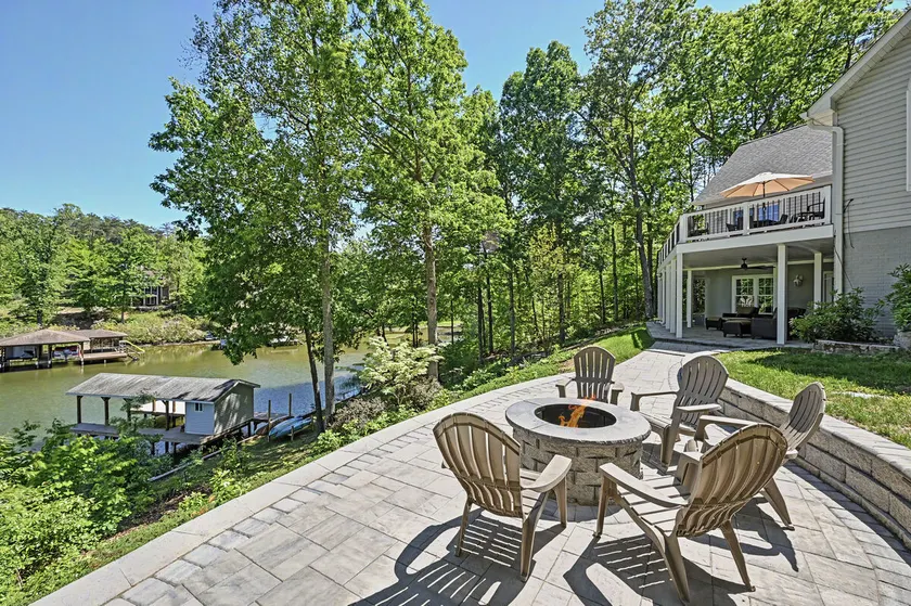 Spacious 4BR Lakefront Dog Friendly | Dock - Image 1