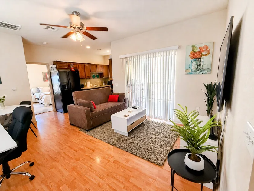 East Austin monthly stay, garage, pets welcome - Image 1