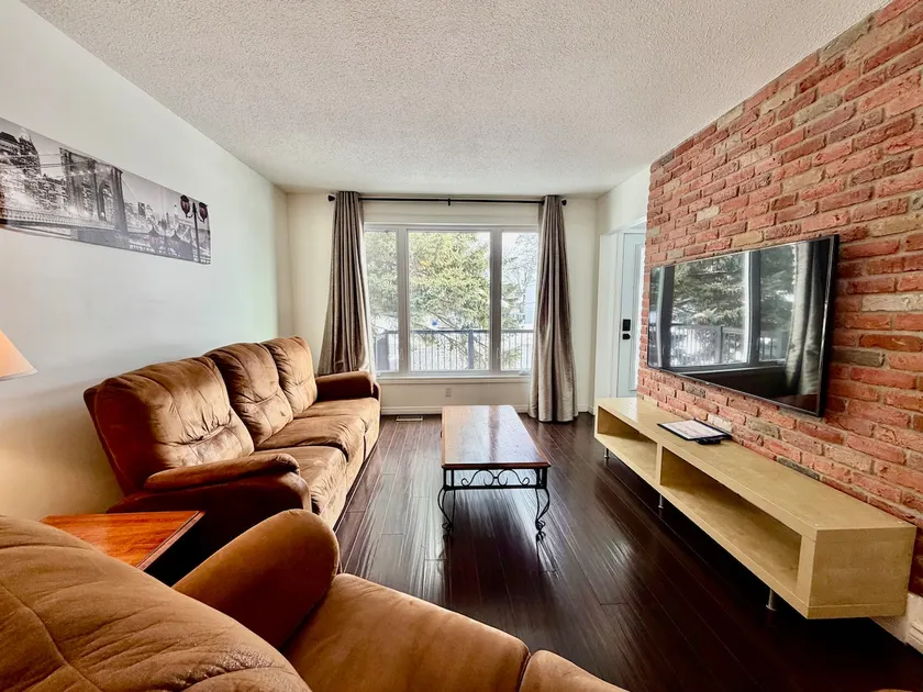Entire Apt 8 Min to Ottawa 3 Parking - Image 1
