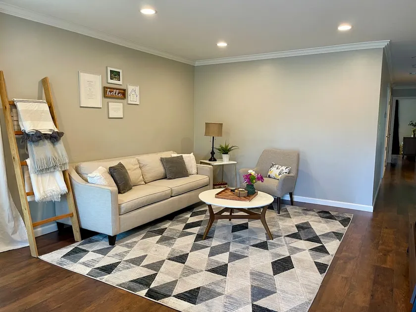 Modern & cozy Duplex. Newly remodeled - Image 1