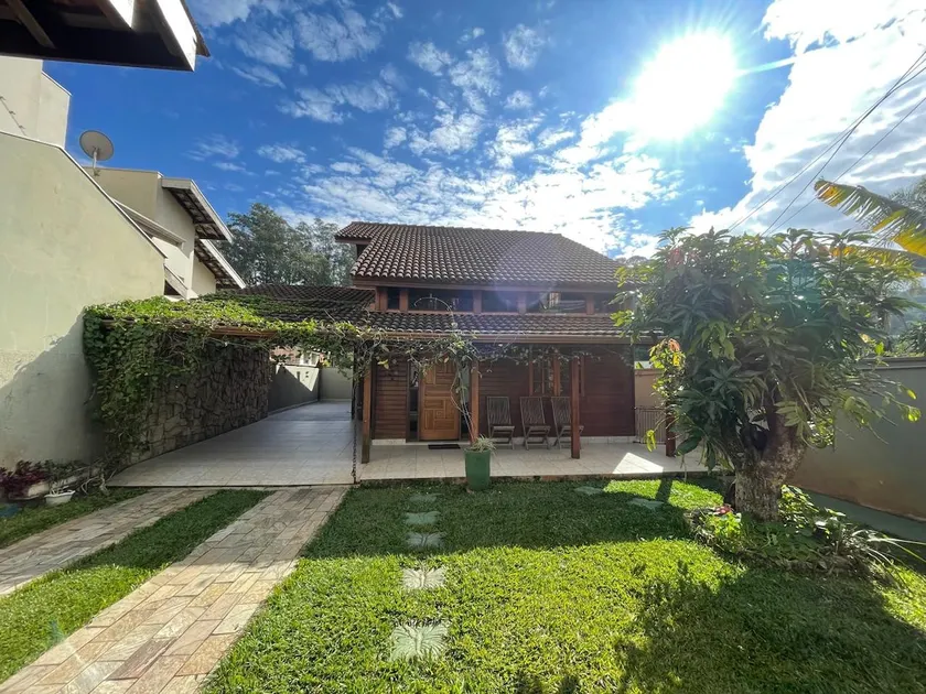 Entire chalet: 3 bedrooms (1 ensuite with hot tub) 2 parking spaces - Image 1