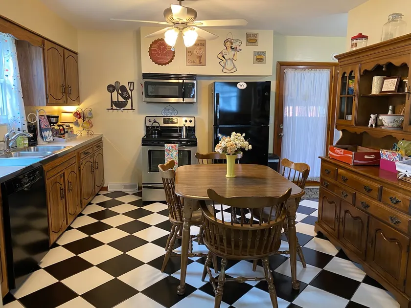 Barboursville King 3 BR Almost Heaven Clean/Quiet - Image 1