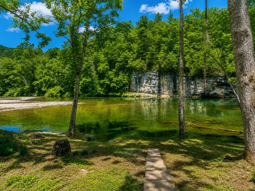 River Frontage♥Outdoor Fireplaces♥Hot Tub♥3 King Masters♥Secluded♥Easy Access - Image 1