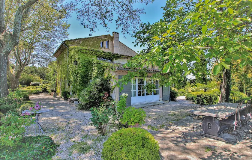 Pet Friendly Home In Lagnes - Image 1