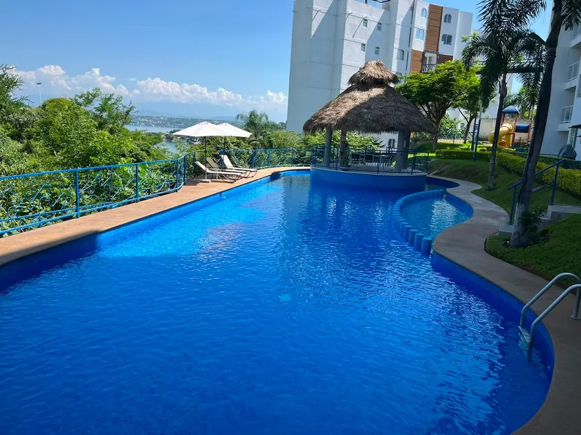 Apartment with private dock and lake view - Image 1