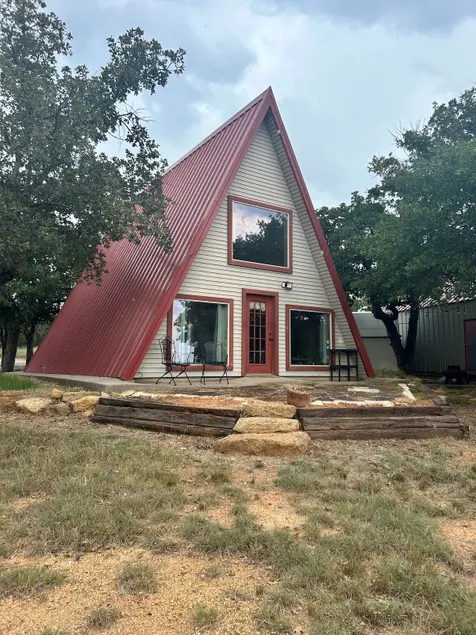 The LOOK OUT Cottage & covered dog yard 5 acres - Image 1