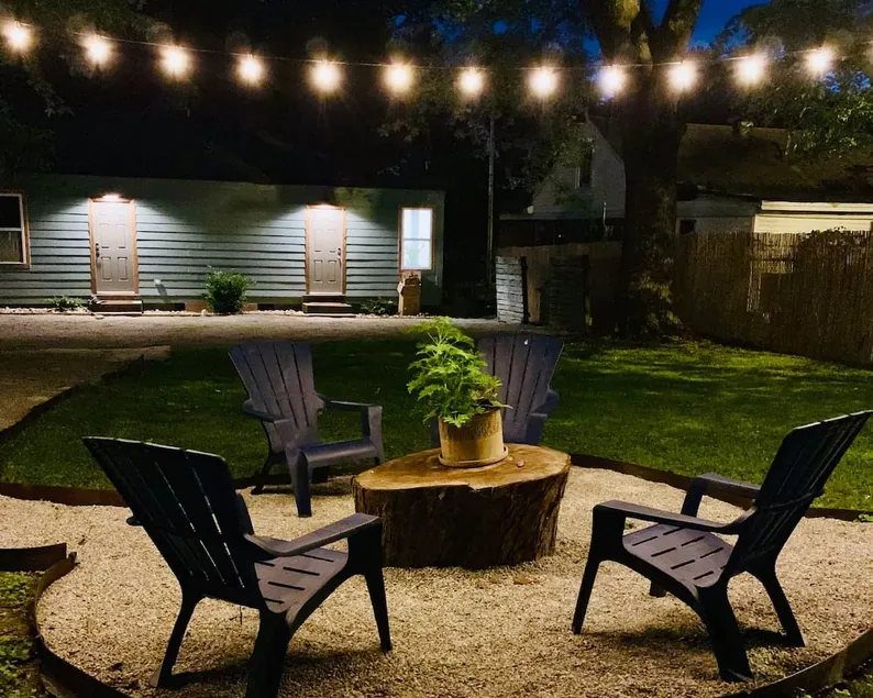 Boho Groove - urban studio with relaxing backyard - Image 1
