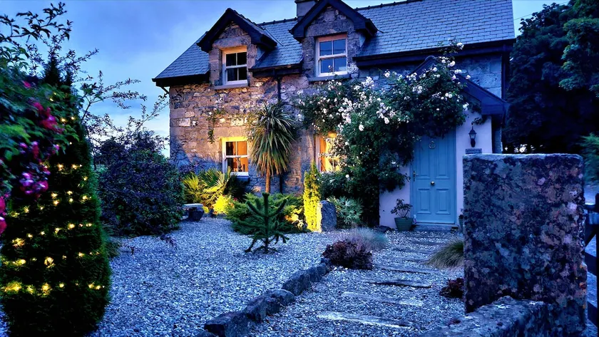 Charming Historic Stone Cottage - Image 1