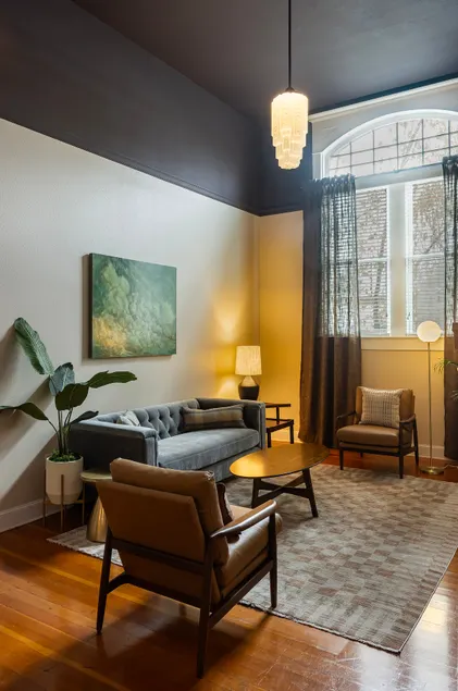 Vibrant Flat in Historic Odd Fellows Lodge - Image 1