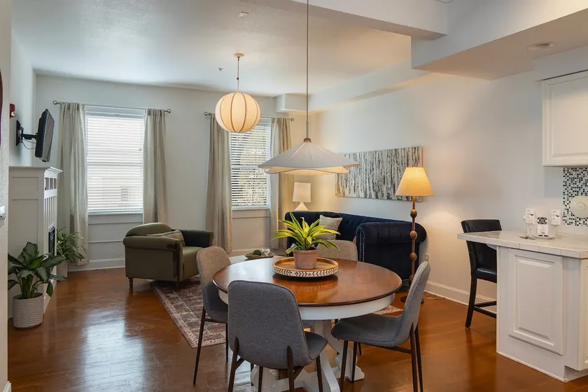 Bright Flat in Historic Downtown McMinnville - Image 1