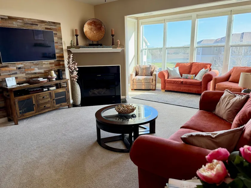 Modern & Cozy Retreat, Pool, Close to Beaches - Image 1