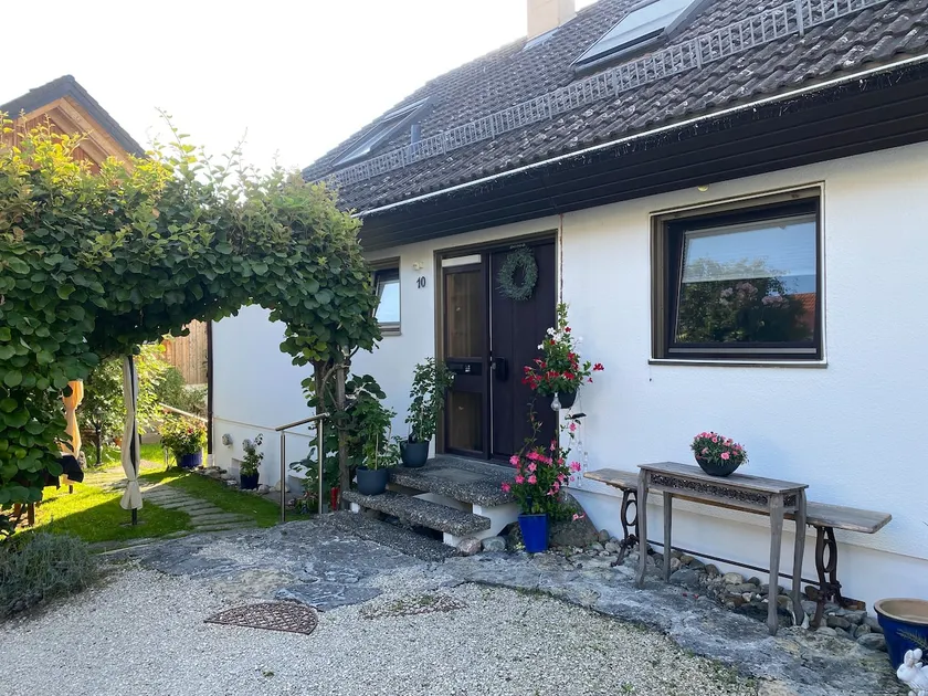 House on the Bodanrück with beautiful apartment - Image 1
