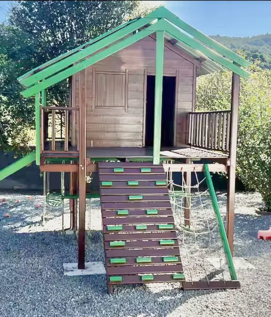 Newly renovated house, 3 bedrooms and playground - Image 1