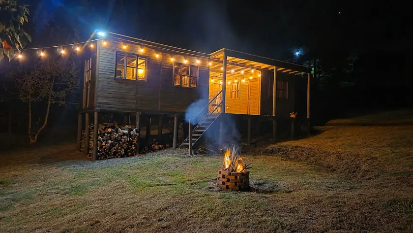 A rural cabin serviced by its owners - Image 1