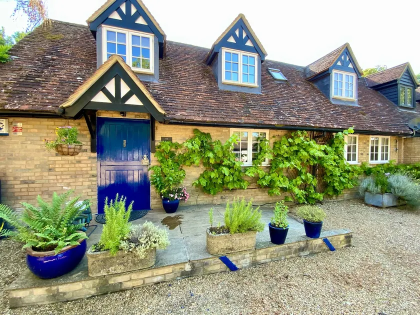 “The Cottage”- Mentmore/Crafton - Image 1