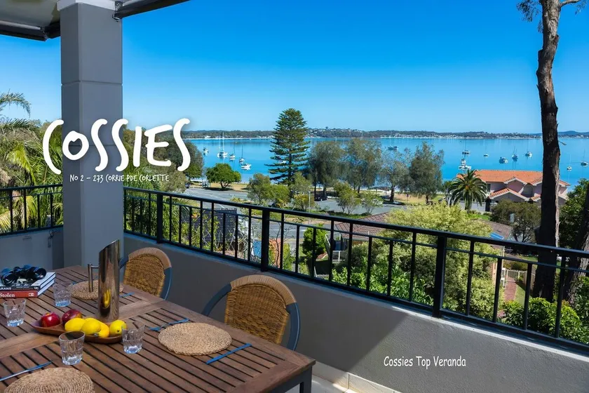 Cossies at Corlette Stunning views & Beach access - Image 1